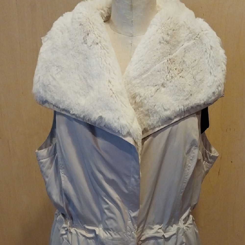 Lafayette 148 Size Large Women's Cream Sleeveless Jacket with Faux Fur Collar